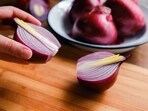 Considering using onion juice for your own hair care? Read on to know how it can help reduce your hair fall. 