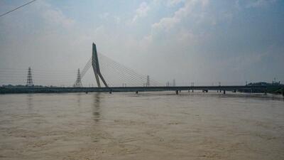 A view of the swollen Yamuna near Wazirabad in New Delhi on Saturday. (RAJ K RAJ /HT PHOTO) A view of the swollen Yamuna near Wazirabad in New Delhi on Saturday. (RAJ K RAJ /HT PHOTO)