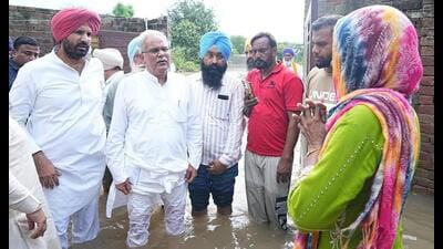 Congress Punjab in-charge Bhupesh Baghel, Punjab Pradesh Congress Committee (PPCC) president Amarinder Singh Raja Warring meet residents at flood-hit Fattewala village in Tarn Taran on Saturday. (HT)