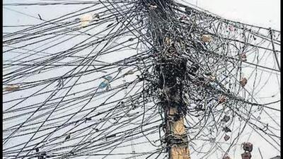 During a surprise check at his stall on August 29, he was found operating his business using illegal (kundi) connection, officials said. (HT Photo) During a surprise check at his stall on August 29, he was found operating his business using illegal (kundi) connection, officials said. (HT Photo)