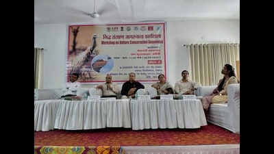 Experts discussing vultures in Jhansi on Saturday (HT Photo) Experts discussing vultures in Jhansi on Saturday (HT Photo)