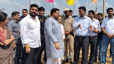 Haryana ULB minister Vipul Goel visit the waste treatment plant at Gurugram-Faridabad on Saturday. (HT Photo) Haryana ULB minister Vipul Goel visit the waste treatment plant at Gurugram-Faridabad on Saturday. (HT Photo)