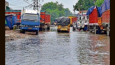 Heavy showers turned Transport Nagar roads into a pool in Ludhiana on Saturday. (Gurpreet Singh/HT) Heavy showers turned Transport Nagar roads into a pool in Ludhiana on Saturday. (Gurpreet Singh/HT)