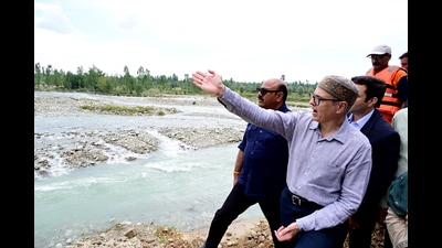 Jammu and Kashmir Chief Minister Omar Abdullah visits flood-affected areas, in Anantnag on Saturday. (ANI) Jammu and Kashmir Chief Minister Omar Abdullah visits flood-affected areas, in Anantnag on Saturday. (ANI)