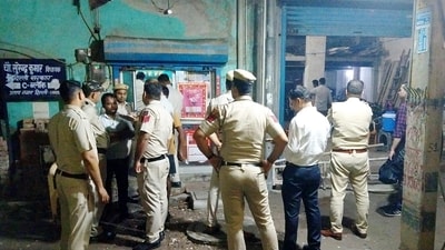 Delhi teen walks into Paharganj police station with a knife in his chest after being attacked outside school. (Representational image/ PTI File) Delhi teen walks into Paharganj police station with a knife in his chest after being attacked outside school. (Representational image/ PTI File)