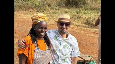 Painter Neeraj Bakshi with a vegetable seller in Masai Mara park. (HT Photo)