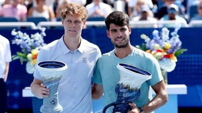 Jannik Sinner and Carlos Alcaraz following their last meeting at the Cincinnati Masters. (Getty Images via AFP) Jannik Sinner and Carlos Alcaraz following their last meeting at the Cincinnati Masters. (Getty Images via AFP)