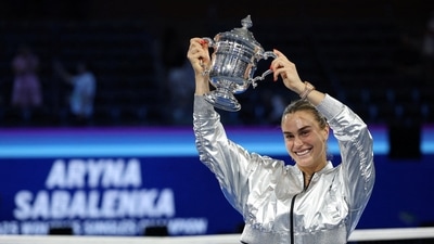 Tennis - U.S. Open - Belarus' Aryna Sabalenka celebrates with the trophy after winning the women's singles final REUTERS/Mike Segar     TPX IMAGES OF THE DAY (REUTERS)