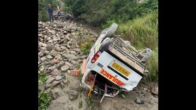 The ambulance, carrying the heart patient from Tanda, that met with an accident near the Manguwal barrier on the road to Chintpurni on Saturday. (HT Photo) The ambulance, carrying the heart patient from Tanda, that met with an accident near the Manguwal barrier on the road to Chintpurni on Saturday. (HT Photo)