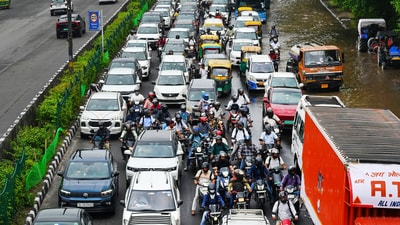 ISBT stood partially waterlogged and saw lengthy traffic snarls on Friday even after the Yamuna receded considerably. (Vipin Kumar/Hindustan Times) ISBT stood partially waterlogged and saw lengthy traffic snarls on Friday even after the Yamuna receded considerably. (Vipin Kumar/Hindustan Times)