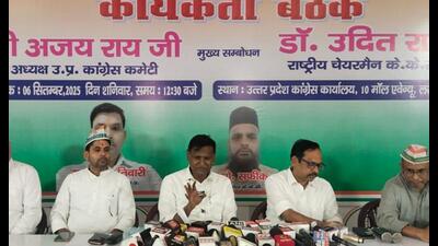 Udit Raj (in the middle), national chairman of the Unorganised Workers and Employees Congress (Sourced)