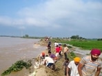 Due to reduction in inflow in Bhakra Dam reservoir, water level in the Bhakra dam on Sunday was 1,677.98 feet as against 1,678.14 feet on Saturday. (HT Photo) Due to reduction in inflow in Bhakra Dam reservoir, water level in the Bhakra dam on Sunday was 1,677.98 feet as against 1,678.14 feet on Saturday. (HT Photo)