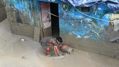 A Yamuna Bazaar resident cleans his house on Sunday, as the water level receded. (Vipin Kumar/HT Photo) A Yamuna Bazaar resident cleans his house on Sunday, as the water level receded. (Vipin Kumar/HT Photo)