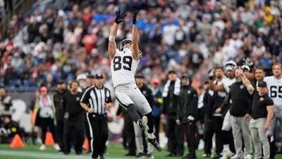 Las Vegas Raiders tight end Brock Bowers (89) makes a catch against the New England Patriots (AP) Las Vegas Raiders tight end Brock Bowers (89) makes a catch against the New England Patriots (AP)