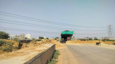 Currently, around 20 intersections exist with service roads along the 3-km stretch, said officials. Currently, around 20 intersections exist with service roads along the 3-km stretch, said officials.