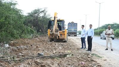 Municipal commissioner Pradeep Dahiya inspected the debris removal site at Sector 29 on Sunday. (HT PHOTO) Municipal commissioner Pradeep Dahiya inspected the debris removal site at Sector 29 on Sunday. (HT PHOTO)