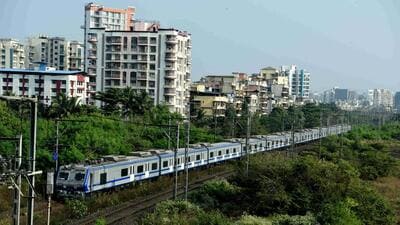 Navi Mumbai, India - December 31, 2021: Central Railway cancels AC local train services on the Trans-Harbour line due to poor response from commuters, at Seawoods, in Navi Mumbai, India, on Friday, December 31, 2021. (Photo by Bachchan Kumar/ HT PHOTO) (HT PHOTO) Navi Mumbai, India - December 31, 2021: Central Railway cancels AC local train services on the Trans-Harbour line due to poor response from commuters, at Seawoods, in Navi Mumbai, India, on Friday, December 31, 2021. (Photo by Bachchan Kumar/ HT PHOTO) (HT PHOTO)