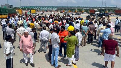 Residents protest at the new toll plaza demanding relief from toll tax, in Gurugram on Sunday. (HT PHOTO) Residents protest at the new toll plaza demanding relief from toll tax, in Gurugram on Sunday. (HT PHOTO)