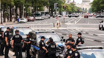 US Park Police (USPP) officers stand guard near the protest site in Washington DC,&nbsp; (Bloomberg)
