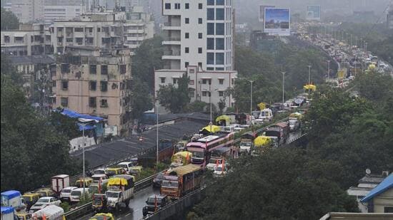 Mumbai, India - Aug. 29, 2025: View of Eastern freeway traffic jam during the ongoing Maratha Reservation Protest at Azad Maidan, in Mumbai, India, on Friday, August 29, 2025. (Photo by Anshuman Poyrekar/Hindustan Times) (Anshuman Poyrekar/HT Photo)