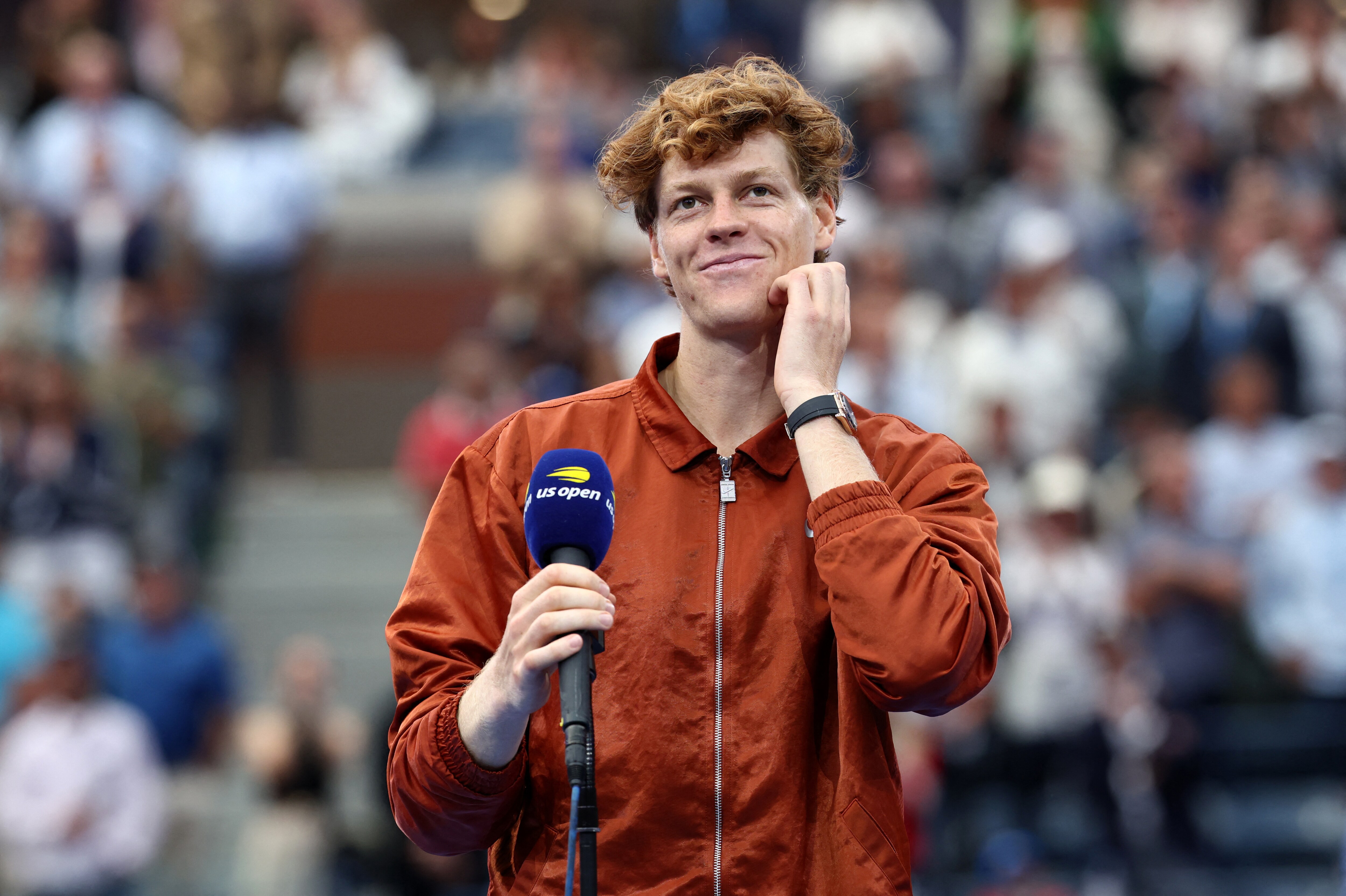 Tennis - U.S. Open - Flushing Meadows, New York, United States - September 7, 2025 Italy's Jannik Sinner makes a speech after losing the men's singles final to Spain's Carlos Alcaraz REUTERS/Kevin Lamarque (REUTERS)