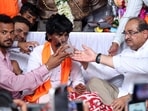 Mumbai, India. Sep 02, 2025 - Maratha quota activist ended his fast by accepting juice from Minister Radhakrishna Vikhe Patil, who announced the withdrawal of the agitation and declared victory for the Maratha quota. Mumbai, India. Sep 02, 2025. (Photo by Raju Shinde/HT Photo) (Raju Shinde) Mumbai, India. Sep 02, 2025 - Maratha quota activist ended his fast by accepting juice from Minister Radhakrishna Vikhe Patil, who announced the withdrawal of the agitation and declared victory for the Maratha quota. Mumbai, India. Sep 02, 2025. (Photo by Raju Shinde/HT Photo) (Raju Shinde)