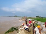 Villagers reinforcing the advance embankment at Kharijpur village in Kapurthala on Sunday. (HT Photo)