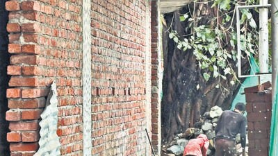 BMC refutes claim of ‘aspirational toilet’ being built on footpath near Lion Gate BMC refutes claim of ‘aspirational toilet’ being built on footpath near Lion Gate