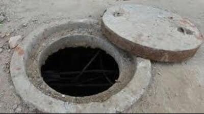 As the hearing began, the lawyer for the petitioner had submitted that manholes are still lying uncovered or damaged. (HT Photo for representation) As the hearing began, the lawyer for the petitioner had submitted that manholes are still lying uncovered or damaged. (HT Photo for representation)