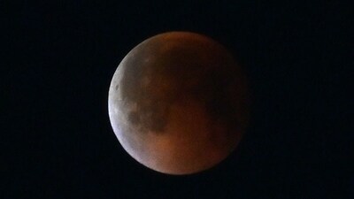 A view of the blood moon during total lunar eclipse on Sunday night, in Noida. (Sunil Ghosh / Hindustan Times) A view of the blood moon during total lunar eclipse on Sunday night, in Noida. (Sunil Ghosh / Hindustan Times)