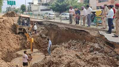 Deputy commissioner Komal Mittal inspecting the repair work on the damaged road and sewer pipeline near Phase 3B2 in Mohali on Monday. (HT Photo)