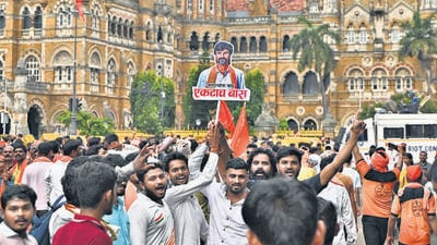 Mumbai, India. Sep 02, 2025 -Supporters of Jarange Patil Maratha community and Manoj Jarange Patil celebrated after the Maratha quota activist ended his fast by accepting juice from Minister Radhakrishna Vikhe Patil, who announced the withdrawal of the agitation and declared victory for the Maratha quota. Mumbai, India. Sep 02, 2025. (Photo by Raju Shinde/HT Photo) (Raju Shinde) Mumbai, India. Sep 02, 2025 -Supporters of Jarange Patil Maratha community and Manoj Jarange Patil celebrated after the Maratha quota activist ended his fast by accepting juice from Minister Radhakrishna Vikhe Patil, who announced the withdrawal of the agitation and declared victory for the Maratha quota. Mumbai, India. Sep 02, 2025. (Photo by Raju Shinde/HT Photo) (Raju Shinde)