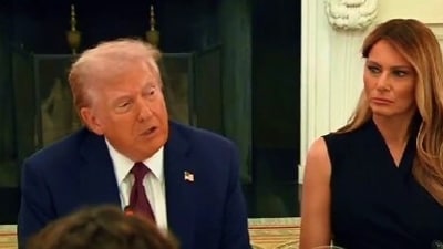Trump was answering a reporter's question when Zuckerberg was seen on camera sitting next to him and communicating with someone else. Melania seemed unhappy with META CEO. (X@JohnMcCloy) Trump was answering a reporter's question when Zuckerberg was seen on camera sitting next to him and communicating with someone else. Melania seemed unhappy with META CEO. (X@JohnMcCloy)
