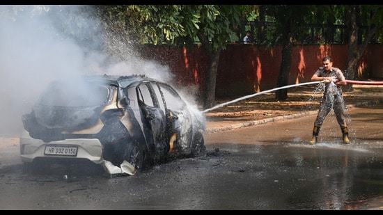 A fire tender from the Sector 17 fire station rushed to the spot and managed to bring the blaze under control. (HT Photo)