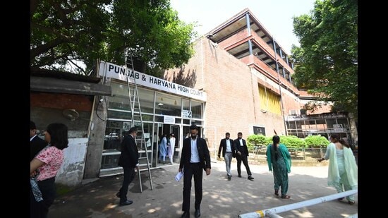 The high court holistic development plan envisages constructing multi-storey buildings to address the pressing space crunch. (HT)