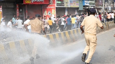 Police baton charge on aspirants of Bihar Public Service Commission (BPSC) Teacher Recruitment Exam (TRE) 4.0 during their protest march for demanding the release of computer teacher vacancy at Dak Bungalow crossing in Patna (Santosh Kumar/ Hindustan Times)