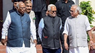 INDIA alliance vice-presidential nominee B Sudershan Reddy with Congress president Mallikarjun Kharge (L) and party MP Jairam Ramesh. (HT File) INDIA alliance vice-presidential nominee B Sudershan Reddy with Congress president Mallikarjun Kharge (L) and party MP Jairam Ramesh. (HT File)
