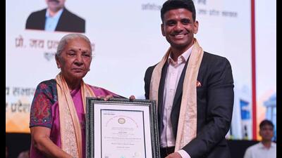 Group Captain Shubhanshu Shukla was felicitated with a doctor of science (Honoris Causa) during the 23rd convocation ceremony of Dr APJ Abdul Kalam Technical University in Lucknow, on Tuesday. (Deepak Gupta/HT Photo)