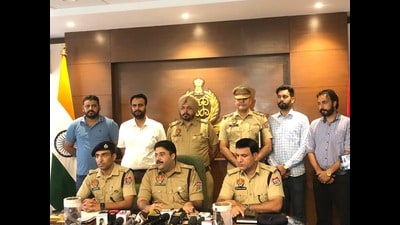 SSP Harmandeep Singh Hans (centre) giving details about the arrests in Mohali on Tuesday. (HT Photo)