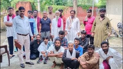 Some of the Pakistani prisoners before crossing over the border at the Integrated Check Post (ICP) at Attari on Tuesday. (Sameer Sehgal/HT) Some of the Pakistani prisoners before crossing over the border at the Integrated Check Post (ICP) at Attari on Tuesday. (Sameer Sehgal/HT)