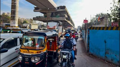 The area is a bottleneck, causing daily traffic jams. (HT Photo) The area is a bottleneck, causing daily traffic jams. (HT Photo)
