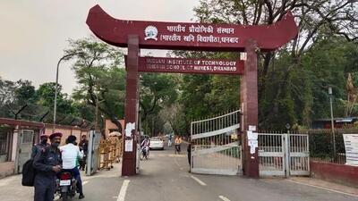 The notification comes more than a week after the IIT Dhanbad senate, in its September 1 meeting, approved a proposal put forward by the office-bearers of the Student Gymkhana (SG) to remove mandatory attendance. (Chandan Paul / HT Photo) The notification comes more than a week after the IIT Dhanbad senate, in its September 1 meeting, approved a proposal put forward by the office-bearers of the Student Gymkhana (SG) to remove mandatory attendance. (Chandan Paul / HT Photo)