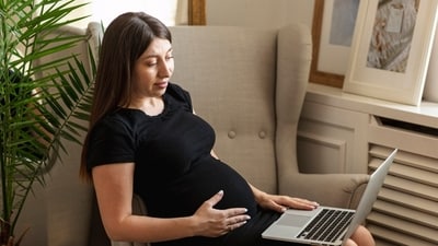 A laptop's radiation can compromise the health of the fetus in the womb. (Freepik) A laptop's radiation can compromise the health of the fetus in the womb. (Freepik)