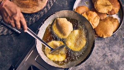Refined oil can raise bad cholesterol, cause chronic inflammation, trigger obesity and diabetes, and more. (Photo by Ashwini Chaudhary(Monty) on Unsplash) Refined oil can raise bad cholesterol, cause chronic inflammation, trigger obesity and diabetes, and more. (Photo by Ashwini Chaudhary(Monty) on Unsplash)