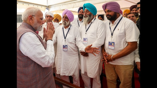 Prime Minister Narendra Modi meets flood-affected farmers in Gurudaspur on Tuesday. (PMO)