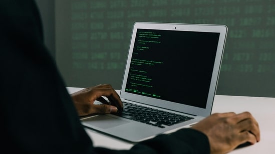 The report revealed that Pakistan's intelligence agencies have the ability to monitor at least 4 million mobile phones. (Representational image)