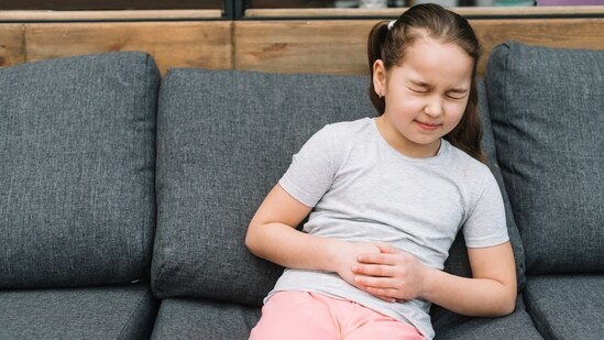 Pancreatitis is a cause of persistent abdominal pain in children. (Freepik)