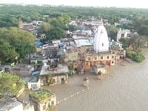Yamuna water entering Kailash area in Agra on Tuesday. (HT PHOTO)