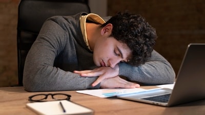 Blocked arteries in teens can be a serious concern, and fainting can be one of the warning signs. Here's what you need to know. (Freepik) Blocked arteries in teens can be a serious concern, and fainting can be one of the warning signs. Here's what you need to know. (Freepik)