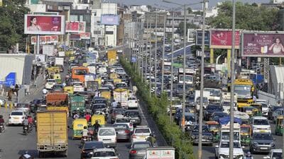 A view of the South Ex road towards Ashram. (RAJ K RAJ /HT PHOTO) A view of the South Ex road towards Ashram. (RAJ K RAJ /HT PHOTO)